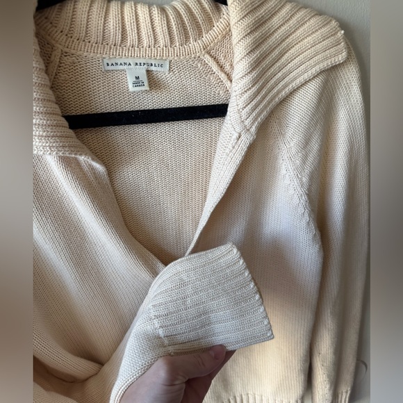 Banana Republic Cream V-Neck Sweater - Picture 3 of 4